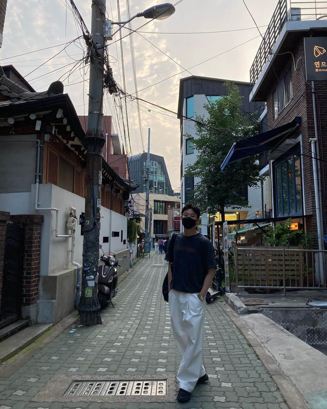 ハン・ジェソクのインスタグラム：「연남 힐링🏖」