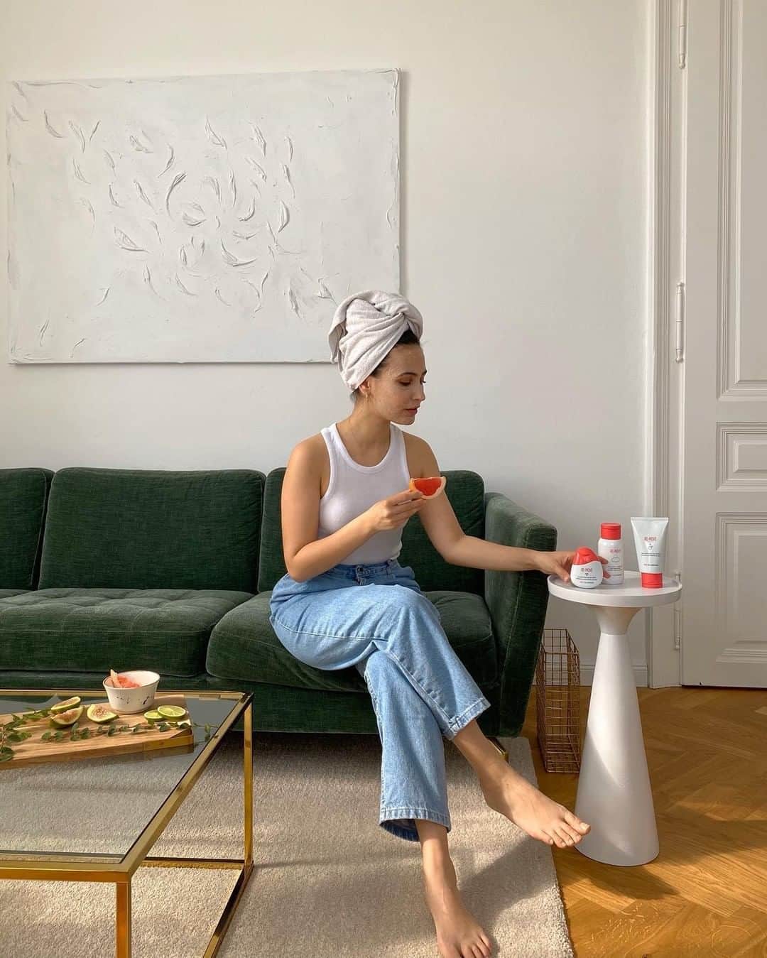 ClarinsUKさんのインスタグラム写真 - (ClarinsUKInstagram)「Kick-start a new week by removing impurities from the skin to reveal smooth, clean, radiant skin ✨  @ebruerkut likes to mix My Clarins RE-MOVE Radiance Exfoliating Powder with RE-MOVE Purifying Cleansing Gel to create a personalised scrub. Skin's texture is refined and smoothed for a complexion that is fresh and luminous ❤️  #MyClarins #REMOVE #Blackheads #Cleanser #SkinCare」7月6日 20時15分 - clarinsuk
