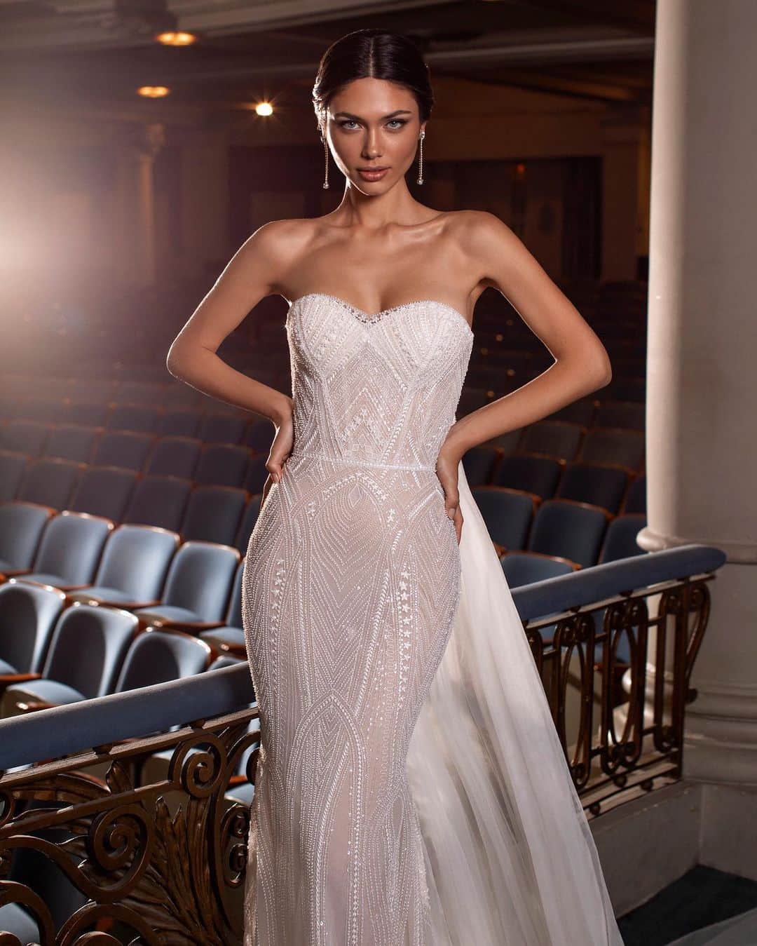 Pronoviasさんのインスタグラム写真 - (PronoviasInstagram)「Geometric beading and embroidery on the most perfect mermaid-style gown. Discover the Terry gown from the Hollywood Glamour Collection on the link in bio.  La pedrería y el bordado de formas geométricas le dan un toque único al vestido Terry de la Colección Hollywood Glamour. Descubrelo en el link de la biografía. #PronoviasPrivée #Pronovias #mermaidweddingdress」7月6日 20時27分 - pronovias