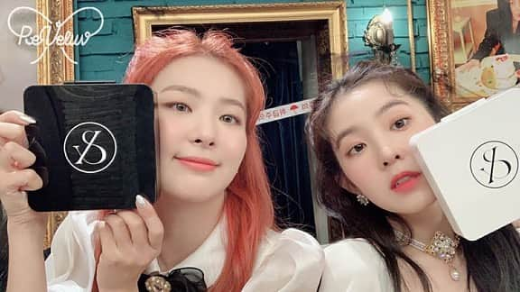 スルギさんのインスタグラム写真 - (スルギInstagram)「Red Velvet Irene & Seulgi - LYSN Update - SEULGI DYED HER HAIR SHE LOOKS SO PRETTY 😩😩😩 WHERE’S THE MV, @smtown!!!!! 😡 YOUR TOO MUCH!!!!!! DELAYING IT WITHOUT STATEMENT OR WHAT!!!! @hi_sseulgi @renebaebae @redvelvet.smtown #RedVelvet_IRENE_SEULGI #레드벨벳_아이린_슬기 #MONSTER」7月6日 20時27分 - kristiandawal29