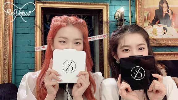 スルギさんのインスタグラム写真 - (スルギInstagram)「Red Velvet Irene & Seulgi - LYSN Update - SEULGI DYED HER HAIR SHE LOOKS SO PRETTY 😩😩😩 WHERE’S THE MV, @smtown!!!!! 😡 YOUR TOO MUCH!!!!!! DELAYING IT WITHOUT STATEMENT OR WHAT!!!! @hi_sseulgi @renebaebae @redvelvet.smtown #RedVelvet_IRENE_SEULGI #레드벨벳_아이린_슬기 #MONSTER」7月6日 20時27分 - kristiandawal29