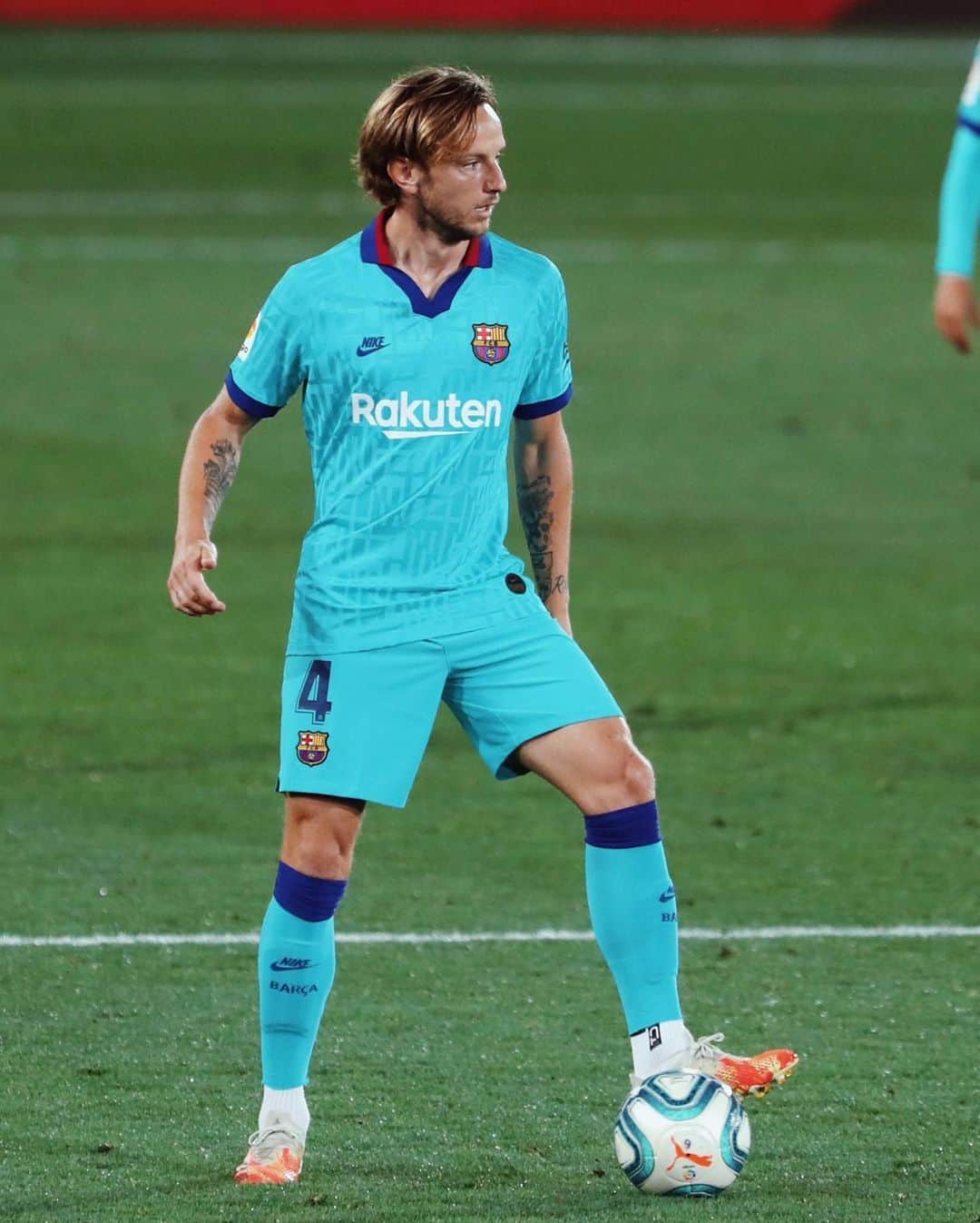 イヴァン・ラキティッチさんのインスタグラム写真 - (イヴァン・ラキティッチInstagram)「Que grande equipo, vamos barça.💪⚽️ #ivanrakitic #fcbarcelona #laliga #4」7月6日 20時38分 - ivanrakitic