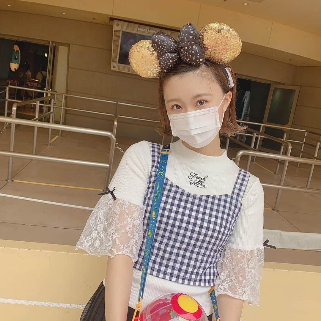 甲田友莉子さんのインスタグラム写真 - (甲田友莉子Instagram)「ディズニーランドに行ってきました✨🏰🐭 行く前日にとれて、とてもラッキーでした︎☺︎︎☺︎ どれも5分、10分待ちで、きちんとソーシャルディスタンスを保って楽しみました☺️ かわいいキャラクターに会えなかったけど アトラクションは思う存分楽しみました✌🏻 カチューシャはフランスのディズニーで購入しました！ 横にParisって書いてあってストーンも付いているのでとてもお気に入りです🇫🇷✨ . #TDL#ディズニーランド  #キャンパスクイーン #instagood」7月6日 20時48分 - k_yuririn_k