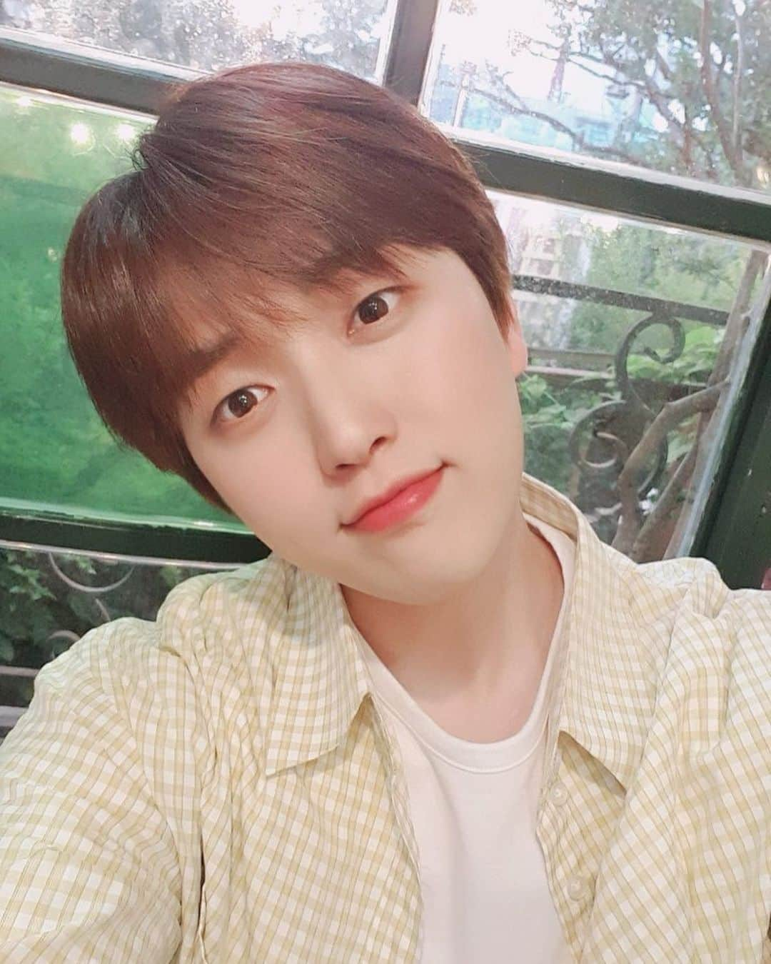 B1A4さんのインスタグラム写真 - (B1A4Instagram)「잠시 후 9시, Seezn 앱에서 생중계되는 #싱스테이2 에 #산들 이 출연합니다💚 절친 케미 뽐낼 토크부터 최초 공개되는 #작은상자 라이브 무대까지! 모두 본방사수 잊지 마세요🥰 ⠀ #B1A4 #SANDEUL」7月6日 20時44分 - b1a4ganatanatda