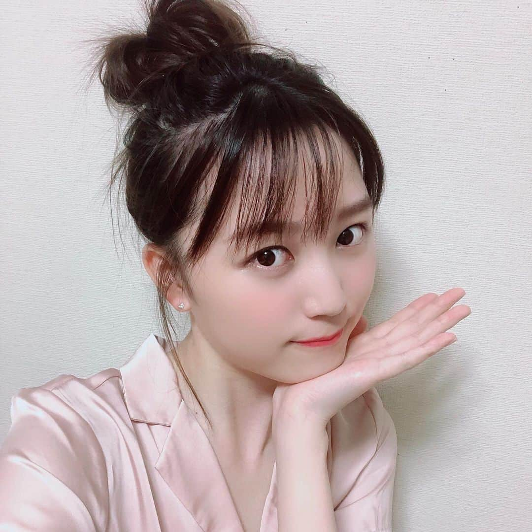 伊藤美優のインスタグラム：「今日は久しぶりに~でもないんですけど（笑）事務所へ！ あ、ファンレターも受け取りました❣️ とってもうれしいです、大切にします😌」