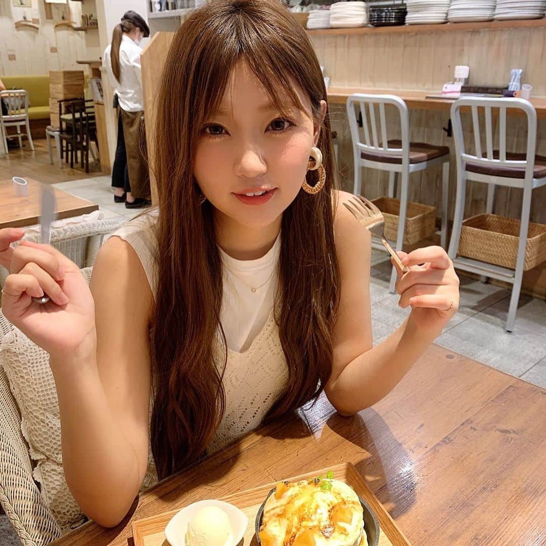 いっちゃん/嶋津 いつみのインスタグラム：「. . 今日は久しぶりにちょっとお出かけ🧚🏻‍♀️✨ . . . . 明日は美容dayからの 女子会するんやー😍💕💕💕 . . . . . エステ行くとやっぱり 肌明るくなるし意識も上がるし なんとなく自信も出る←ww😂 . . . . 私が行ってるんは @menard_yoshino  さん☝🏻⭐️ . . . 明日も楽しみやなぁ❤️ . . . . .  #関西  #関西サロモ  #サロンモデル #サロモ #いっちゃん  #フリーモデル #関西モデル  #あざといっちゃん #かわいっちゃん #いっちゃんコーデ #ブライダルモデル #アレンジモデル #ヘアカラー  #ヘアアレンジ #くしゃ顔」
