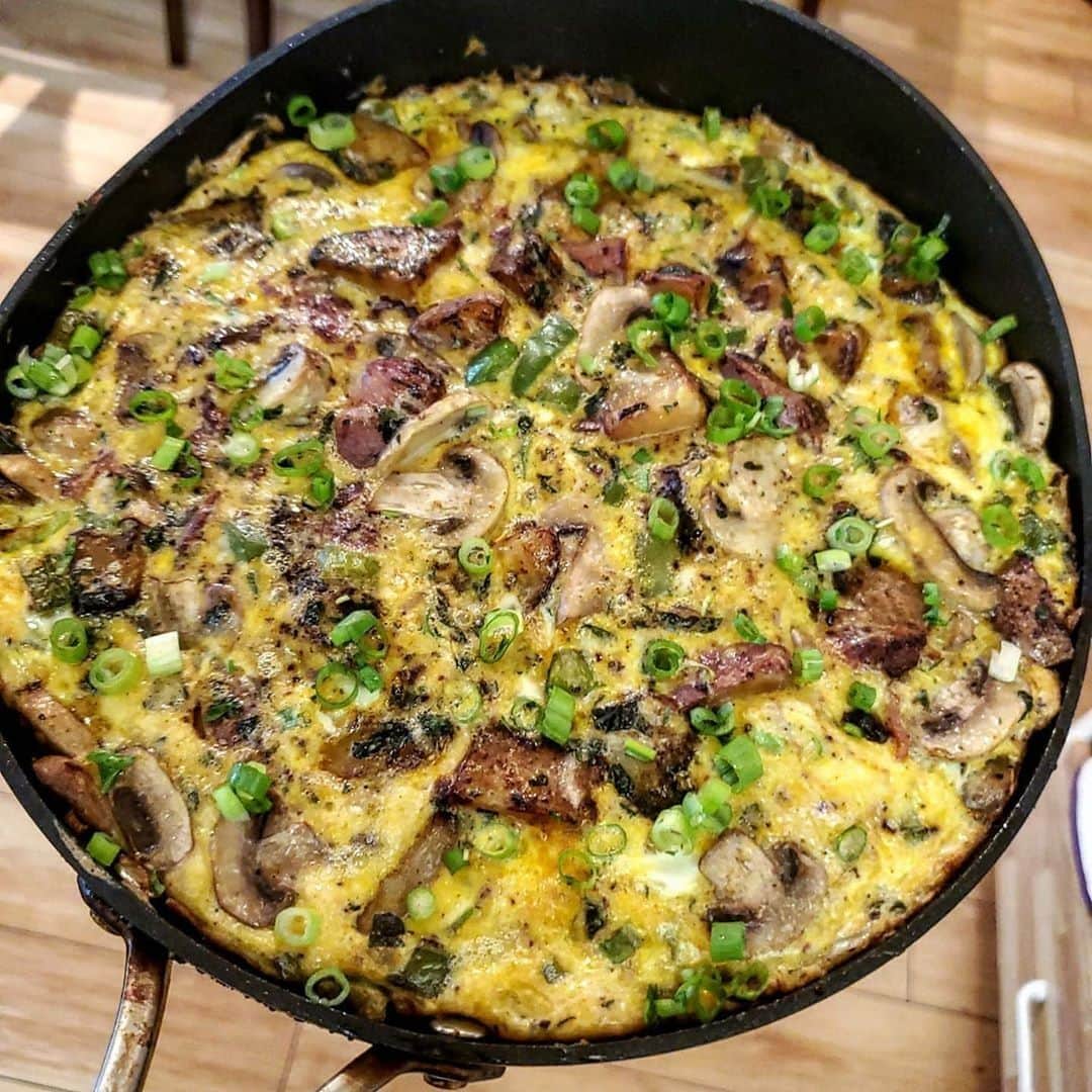 Flavorgod Seasoningsさんのインスタグラム写真 - (Flavorgod SeasoningsInstagram)「🍳 Frittata with Red potatoes!!! 🔥🔥🔥🌡 Breakfast for champs!!! 😛💪⁠ -⁠ Customer: @roarbertoe⁠ -⁠ Click on the link in bio for all details -> @flavorgod⁠ www.flavorgod.com⁠ -⁠ Flavor God Seasonings are:⁠ ✅ZERO CALORIES PER SERVING⁠ ✅MADE FRESH⁠ ✅MADE LOCALLY IN US⁠ ✅FREE GIFTS AT CHECKOUT⁠ ✅GLUTEN FREE⁠ ✅#PALEO & #KETO FRIENDLY⁠ -⁠ #food #foodie #flavorgod #seasonings #glutenfree #mealprep #seasonings #breakfast #lunch #dinner #yummy #delicious #foodporn」7月6日 21時01分 - flavorgod