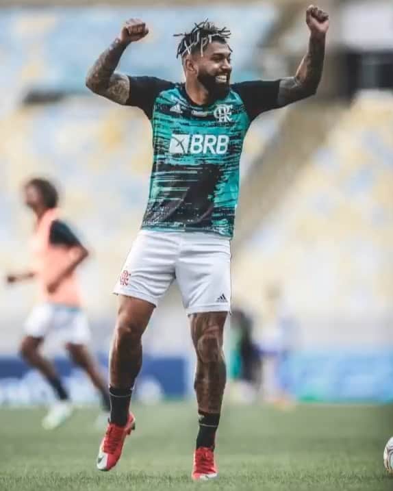ガブリエウ・バルボーザ・アウメイダのインスタグラム：「Bom dia para aqueles que não tem maturidade.. Né, @filipeluis ?! 🤣🥶」