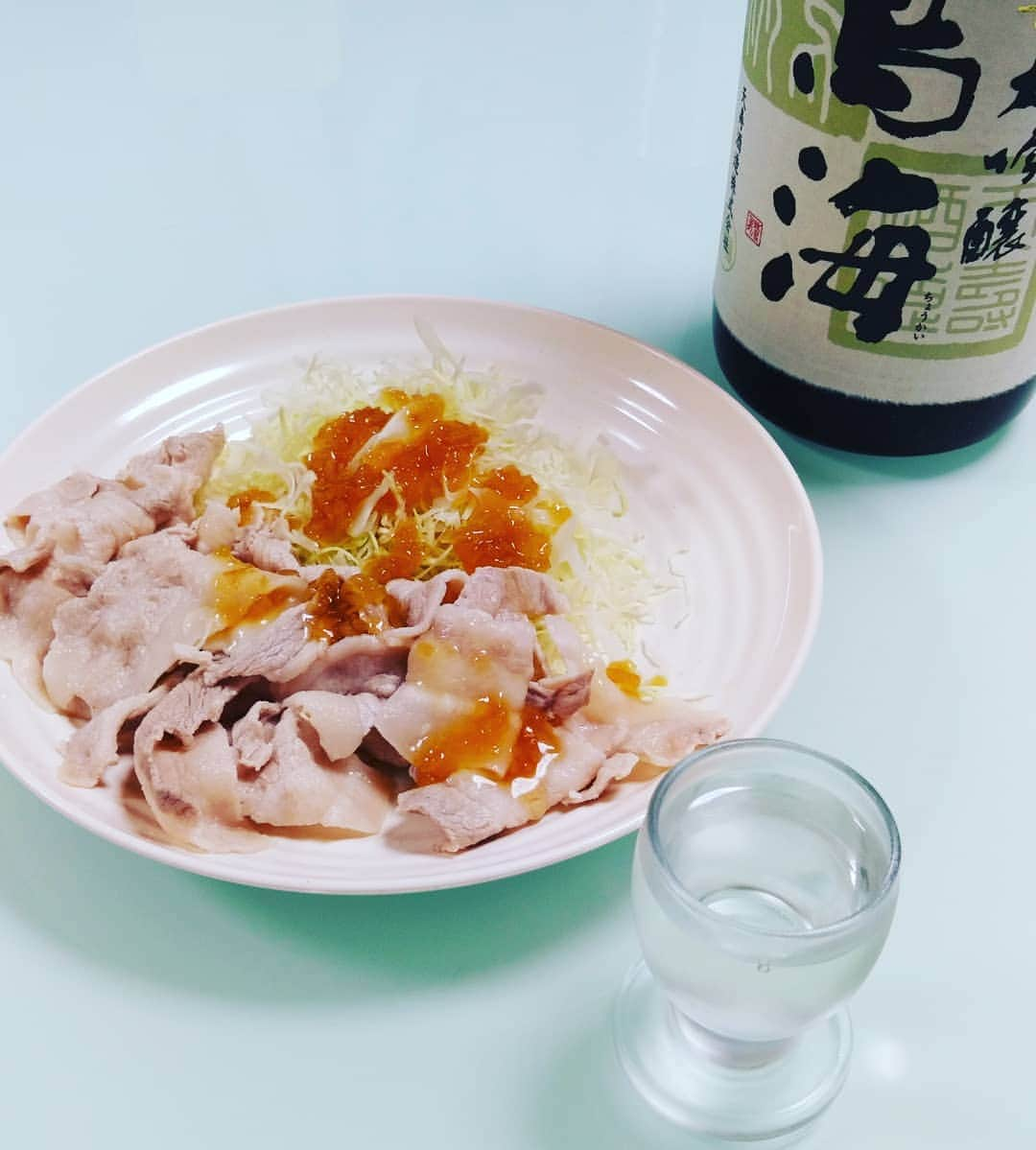 カズレーザーさんのインスタグラム写真 - (カズレーザーInstagram)「湯上がり日本酒冷しゃぶ寝落ち  #明日は #とくダネ #そろそろ寝ます」7月6日 21時02分 - kazlaser