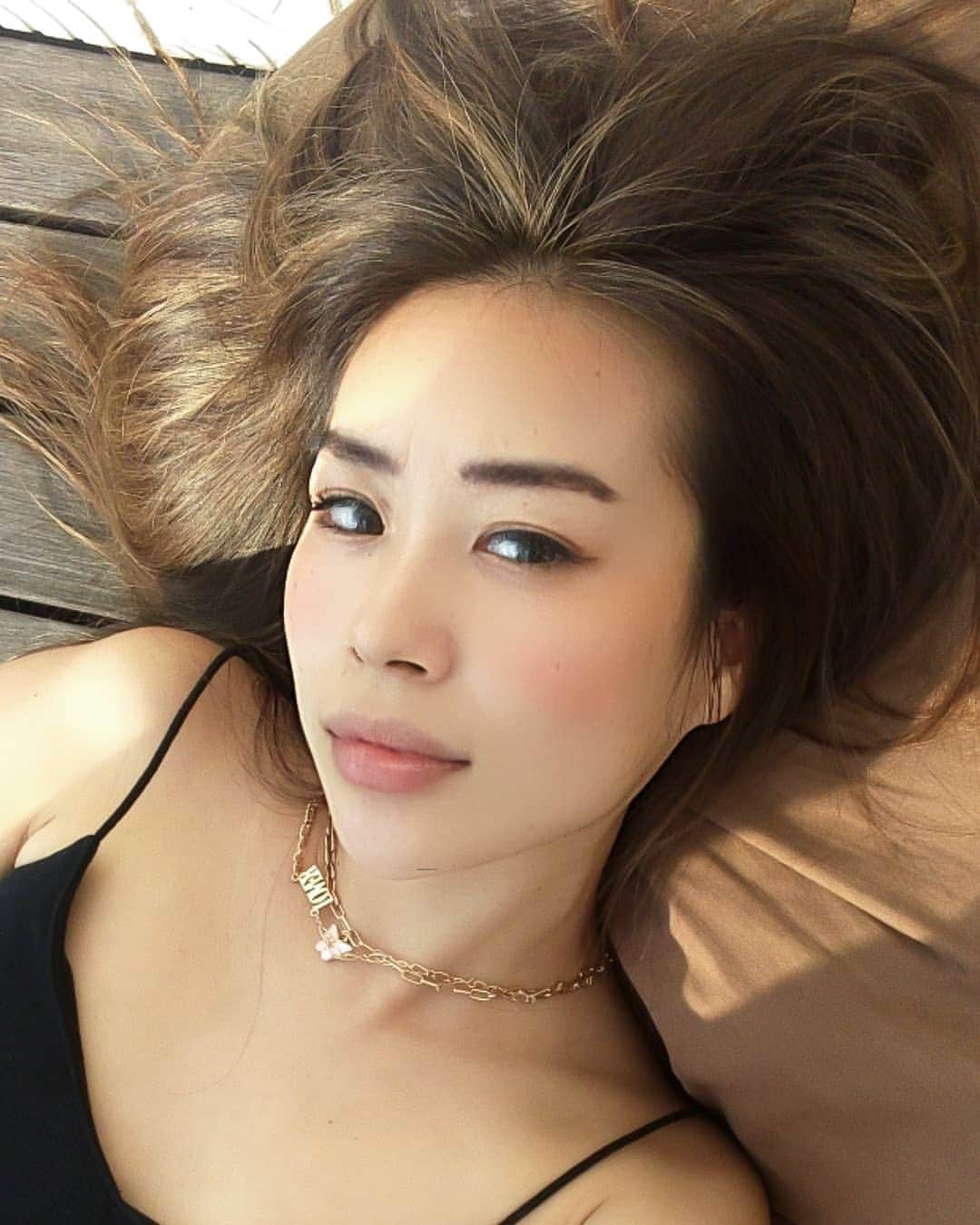 harunaのインスタグラム：「ハイライトがいい感じに出てきて嬉しいなっ🐒🐒@ayato_i_am #このネックレス130円　#amazon」