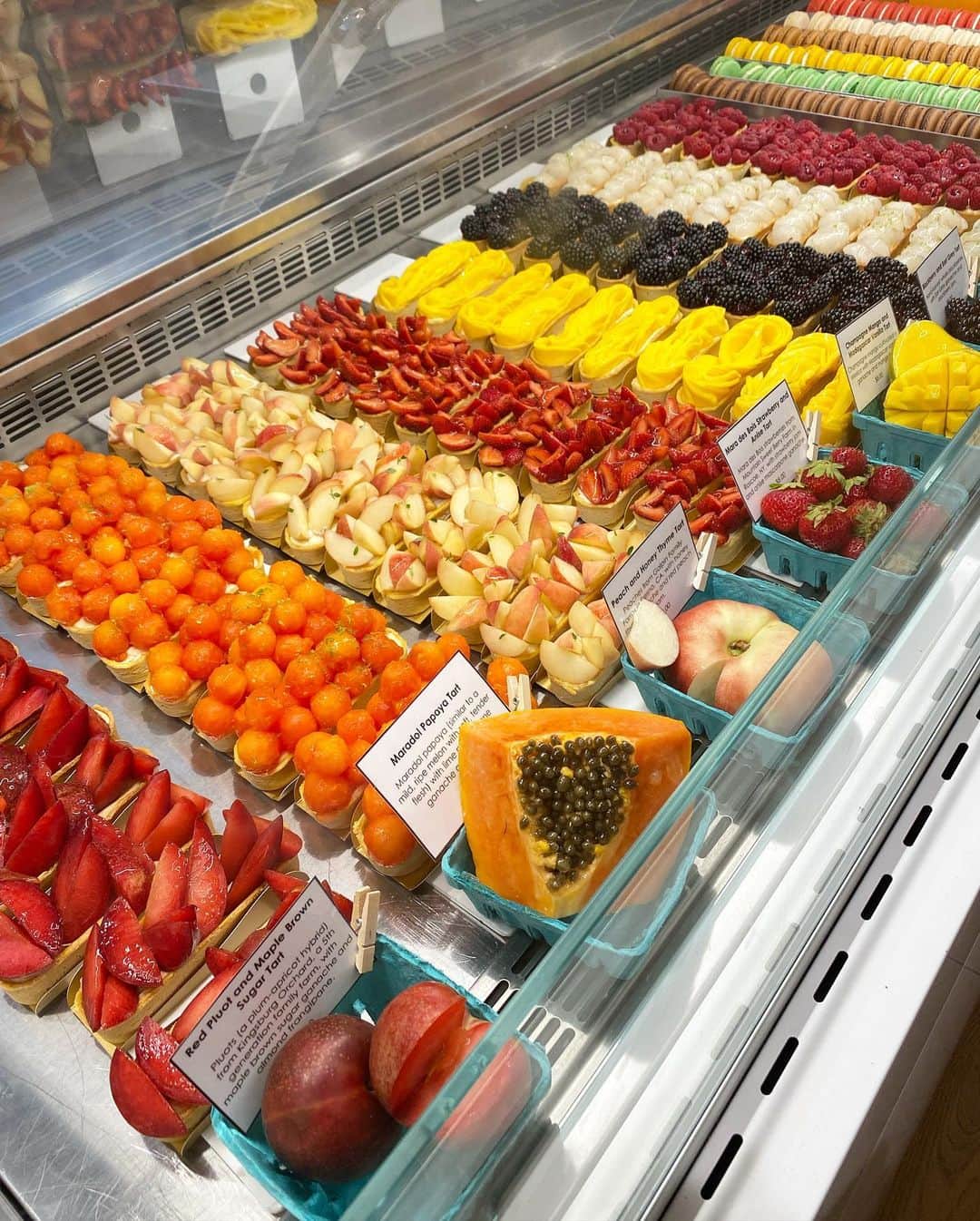 DOMINIQUE ANSEL BAKERYさんのインスタグラム写真 - (DOMINIQUE ANSEL BAKERYInstagram)「One of my favorite weeks of the year: Summer Marché, when we then our entire pastry case into a farmers market of fresh fruit tarts. This year might be a bit different than before, but that didn’t stop us from keeping the tradition going. 😊 8 different fruit tarts with fresh fruits we’ve sourced from all over the world, and it’s looking absolutely beautiful. Here in Soho today through Sunday only. See you all soon! #SummerMarche 🍓🥭🍑🍋🍍🍊」7月6日 21時08分 - dominiqueansel