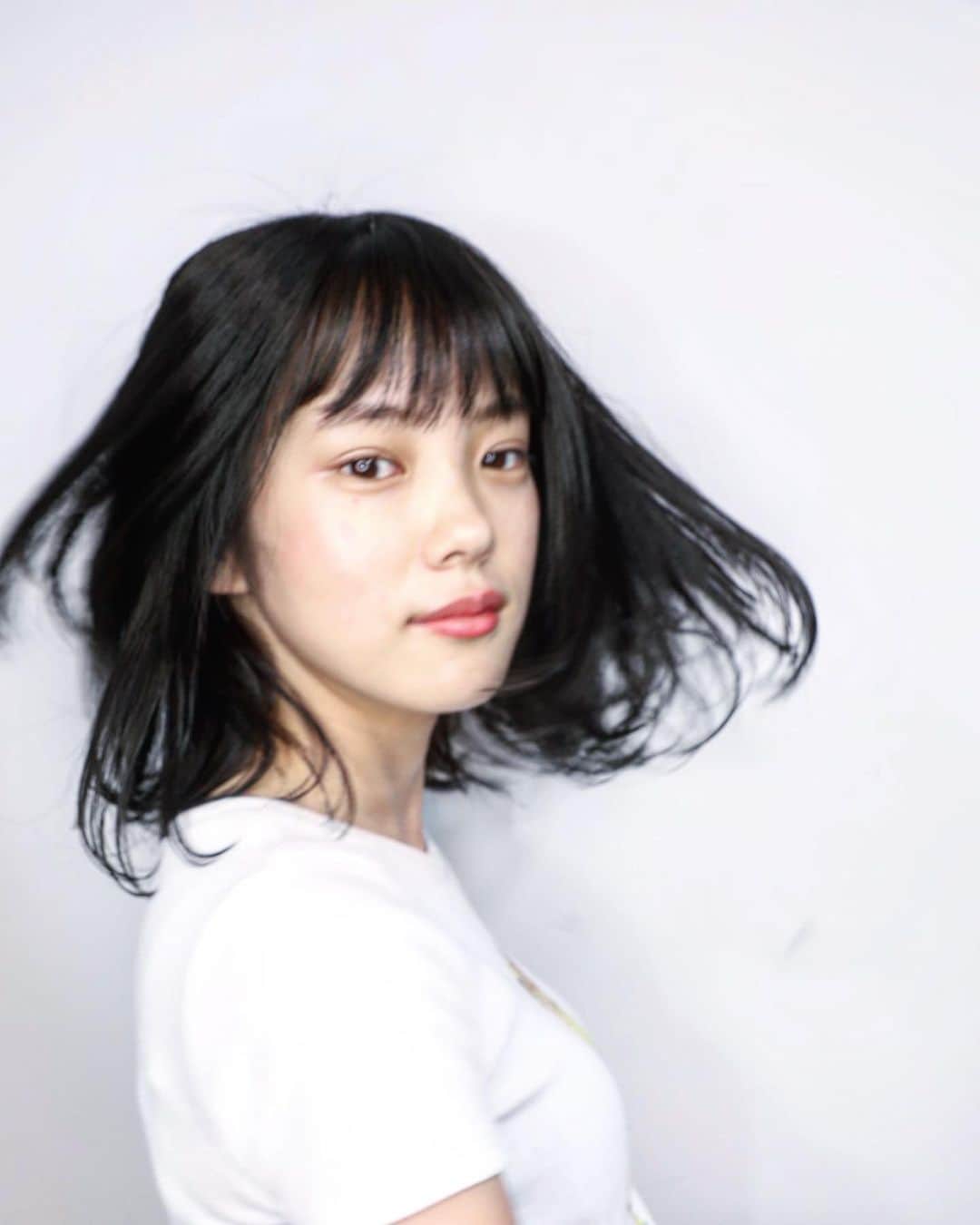 中山来未のインスタグラム：「最近環境がガラリと変わったので髪の毛も変えてみました⏱ 今回のカラー過去1お気に入りかもしれないです 👾👾👾  @kaito_garte 謝謝」