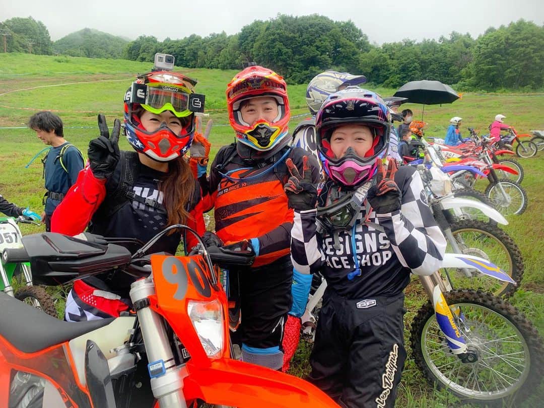 木村亜美さんのインスタグラム写真 - (木村亜美Instagram)「なんかイイね写真👍< like! Thanks ! @dirtsports_official 🌲 . .  #ktm150exctpi #2スト #KTM中野 #ダートスポーツ #wex爺ヶ岳 #KTM150exctpi #KTM  #木村亜美 #ktmjapan #ktm150exc #ktm250 #ktm250exc #ktmgirl #ktmgirls #ktmrider #ktmriders #ktmridersclub #ktmoffroad #ktmgram #ktminsta #ktmfamily #ktmlove #ktmlover #ktmholics #ktmenduro #ktmlovers #readytorace #readytoracektm #dirtbikelife #dirtbikegirl」7月6日 21時19分 - ami_kimura0327