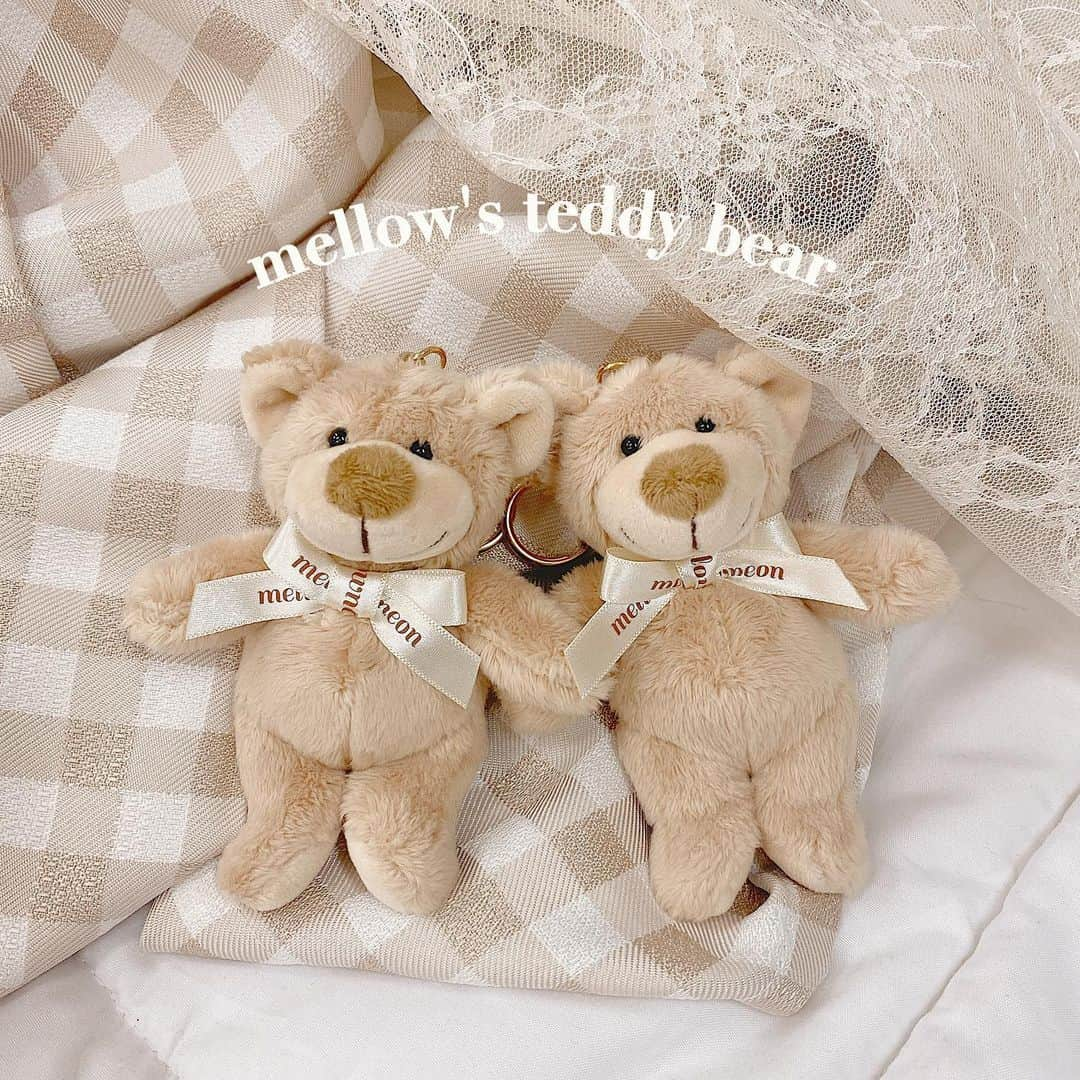 mellowneonさんのインスタグラム写真 - (mellowneonInstagram)「♡ mellow's teddy bear ♡ かわいすぎるくまちゃんが 誕生しちゃいました...🧸🍒  まだこの子には名前がないので ぜひ皆さまにつけていただきたいです🥺❤︎  ストーリーにて質問BOXを 〜7/9 (木)まで設置しております！ 見事採用された方には、 くまさん&新作トートプレゼント いたします🧁✨  ぜひご気軽にご応募くださいませ🌼 お待ちしております💌  　 ⚠️鍵垢&フォロー外からの応募は対象外です。  #mellowneon#メロウネオン#くま#テディベア#名前募集中#キーホルダー#お洒落さんと繋がりたい#置き画#置き画倶楽部#置き画くら部#ロゴリボン#キーリング#くまさん#ぬいぐるみ#プレゼントキャンペーン#プレゼント企画」7月6日 21時22分 - mellow_neon