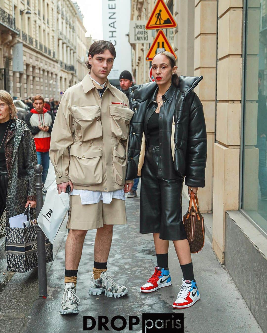 Droptokyoさんのインスタグラム写真 - (DroptokyoInstagram)「PARIS STREET STYLES #🇫🇷@drop_paris #streetstyle#droptokyo#paris#france#streetscene#streetfashion#streetwear#streetculture#tokyofashion#japanfashion#fashion#parisfashionweek#パリ#parisstreetstyle#parisfashion#pfw#2020aw#ストリートファッション Photography: @keimons @dai.yamashiro」7月6日 21時22分 - drop_tokyo