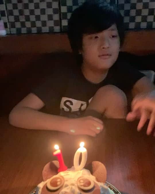 永里源気のインスタグラム：「今日は長男　大和の10歳の誕生日でした✨😊 やまちゃん誕生日おめでとう🎊🎉🎈 めっちゃいい笑顔😊✨」
