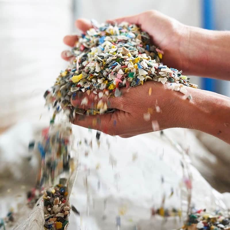 TRIWAさんのインスタグラム写真 - (TRIWAInstagram)「So where does the 100% recycled ocean plastic that our watches are made from actually come from? @tide_oceanmaterial together with social enterprises are collecting ocean-bound plastic in Southeast Asia, coordinated by our #tide subsidiary in Ranong, Thailand. On five islands in the Andaman Sea, local fishermen are being trained and paid to gather and sort plastic waste. The material is registered, washed and shredded in a social enterprise which is being implemented by the Swiss non-profit Jan & Oscar Foundation and the International Union for Conservation of Nature. ⠀⠀⠀⠀⠀⠀⠀⠀⠀ #ocean #oceanlover #surf #beach #waves #plastic #noplastic #plasticfree #recycle #upcycle #fashion #statement #ethical #sustainability #watch #oceanside #oceanlife #zerowaste #upcycle #repurposed #oceanlife #oceanplasticsucks #plastickillswildlife #socialresponsibility #ethicalfashion #sustainablefashion」7月6日 21時56分 - triwa