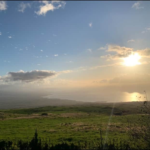 美城れんさんのインスタグラム写真 - (美城れんInstagram)「今日は…ハワイ島の夕焼けを。😌 明日天気にな〜れ！🙏🌞✨✨ 今日も、全てに感謝を…😌🙏✨ mahalo🌈」7月6日 21時57分 - ren.mishiro