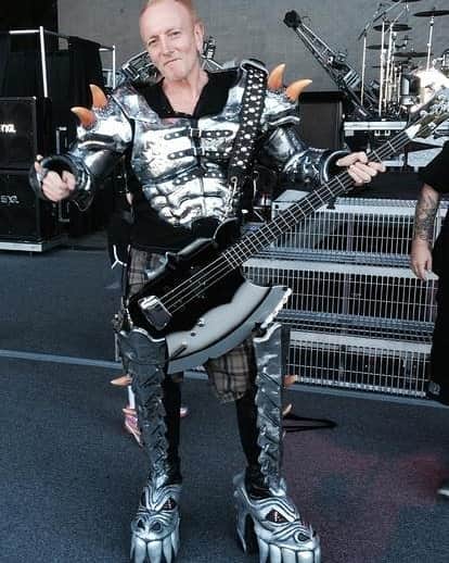 KISSさんのインスタグラム写真 - (KISSInstagram)「#KISSTORY - July 6, 2014 - @defleppard 's @therealphilcollen donned The Demon's gear during soundcheck at Sleep Train Amphitheatre in Chula Vista.」7月6日 22時02分 - kissonline
