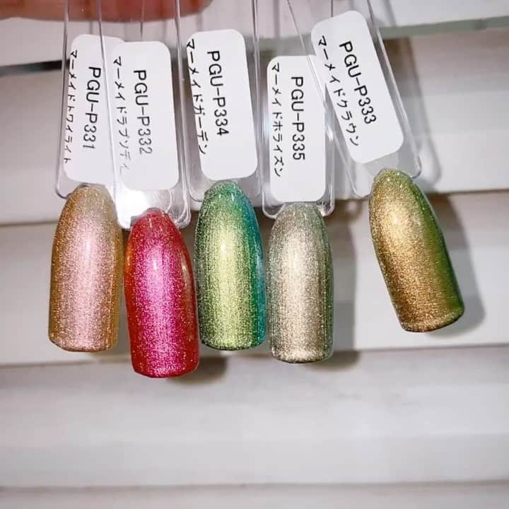 なかやまちえこのインスタグラム：「7/23発売のPREGEL MUSE 新色『マーメイド』カラー、偏光パールがとっても可愛いです😳✨💓⠀ マーメイドトワイライト特に…好きです☺️☺️☺️⠀ ⠀ 光の加減や当たる位置で色味が少し違って見えるのが、とても綺麗です✨⠀ #nail #nails #nailart #ネイル #美甲 #ネイルアート  #japanesenailart #manucure #japanesenails #manicurist #gelnails #أظافر #네일아트 #미용 #vẽmóng #ngườiđẹp  #เพ้นท์เล็บ #искусствоногтя #artedeuñas #เพ้นท์เล็บเจล #ジェルネイルデザイン #ネイルデザイン #senikuku #nagelkunst #偏光パール @pregelofficial」