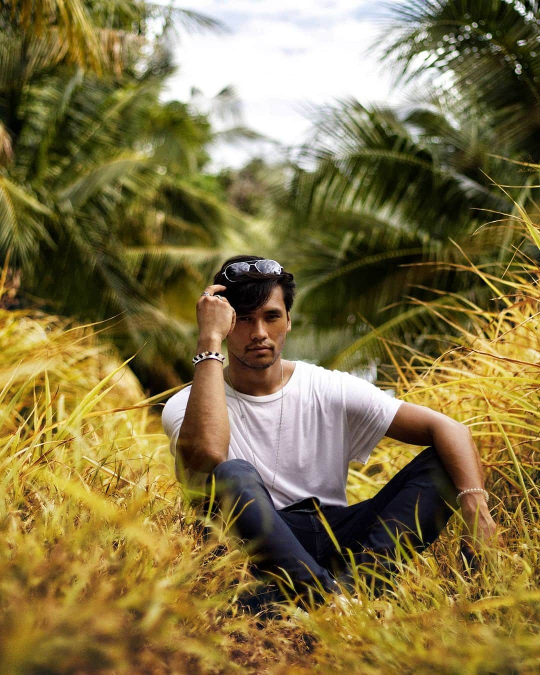 ティムさんのインスタグラム写真 - (ティムInstagram)「Wild and out or out in the wild...🤔 🌾🌾🌾🌾 📸 @stran_art  #malemodel #naturephotography」7月6日 22時14分 - timmaiau