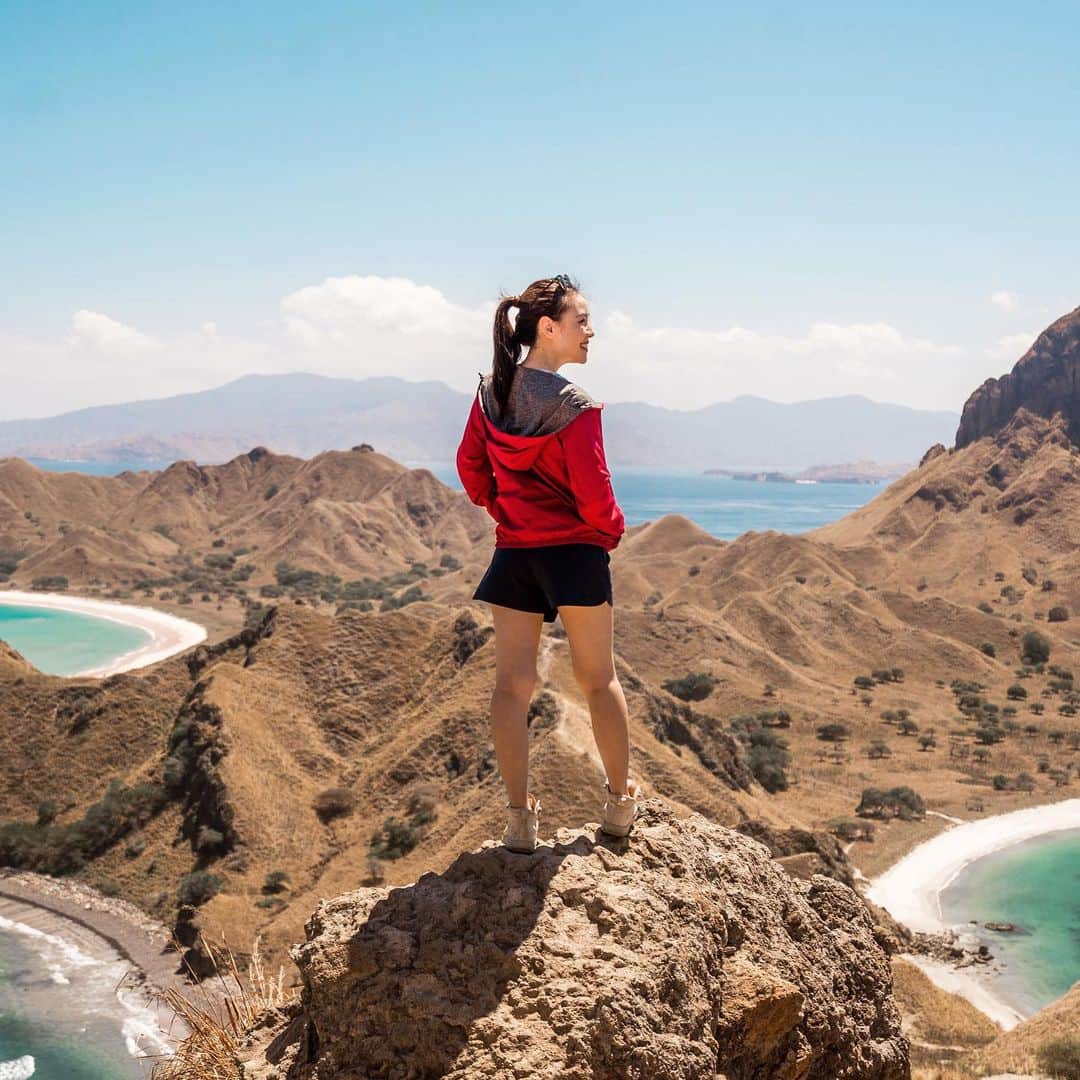 エアアジアのインスタグラム：「THIS, is it! Us, reliving one of our favourite holiday moments. What’s yours? ❤️✈️  Until international borders open up, let's travel domestically to support local businesses. Book your next adventure at AirAsia Activities via airasia.com/activities and share your experiences by tagging #airasia! (Link in our bio.)  #AirAsia #EveryoneCanFlyNow」