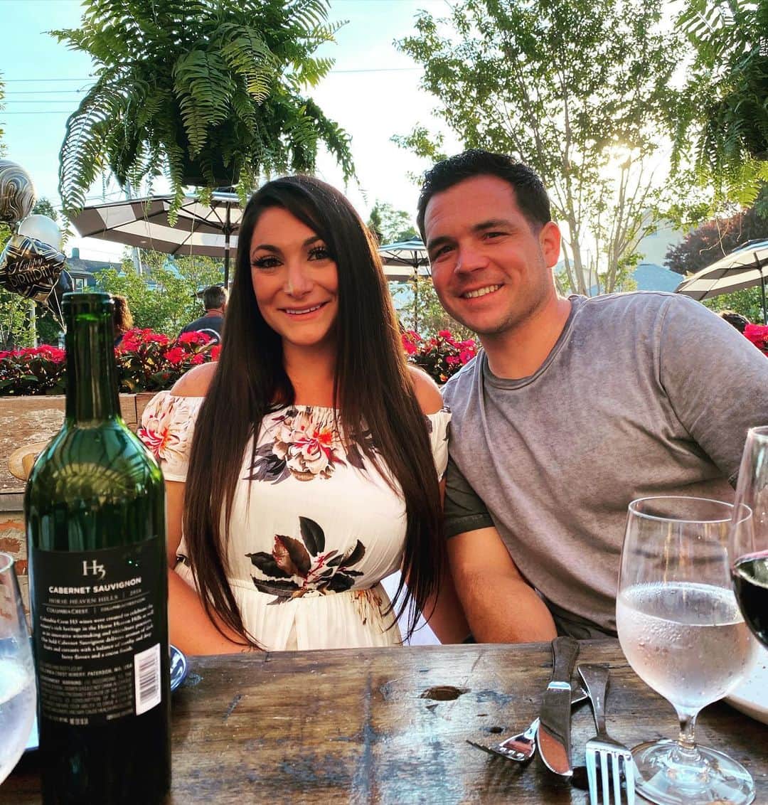 ディーナ・ニコール・コルテーゼのインスタグラム：「First date night out with my handsome husband since outside dining opened ❤️❤️」