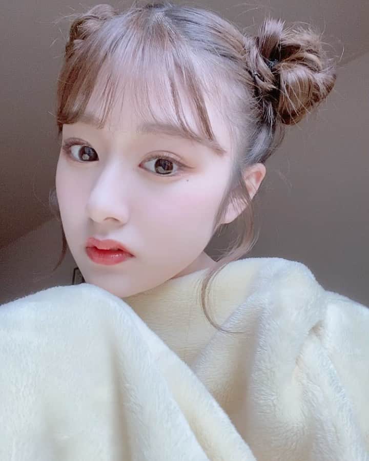 加藤美南のインスタグラム：「リップは大好きBIDOLさんの04 ほっとかないでREDです🧸💄♥️  #bidol #ほっとかないでred」