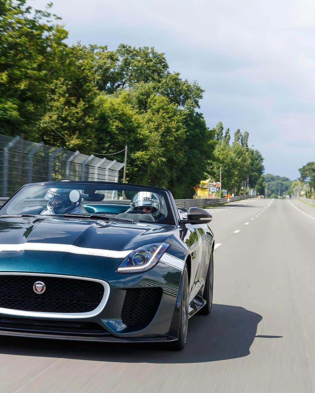 Jaguarさんのインスタグラム写真 - (JaguarInstagram)「#OnThisDay in 2014, the #Jaguar #FTYPE #Project7 - inspired by the historic #Dtype and the first performance vehicle from @JaguarSV - made its dynamic debut at #LeMans Classic.  #JaguarClassic #ClassicCars #Exclusive #SpecialEdition #SV #SpecialVehicleOperations #AmazingCars247 #InstaCar」7月6日 22時27分 - jaguar