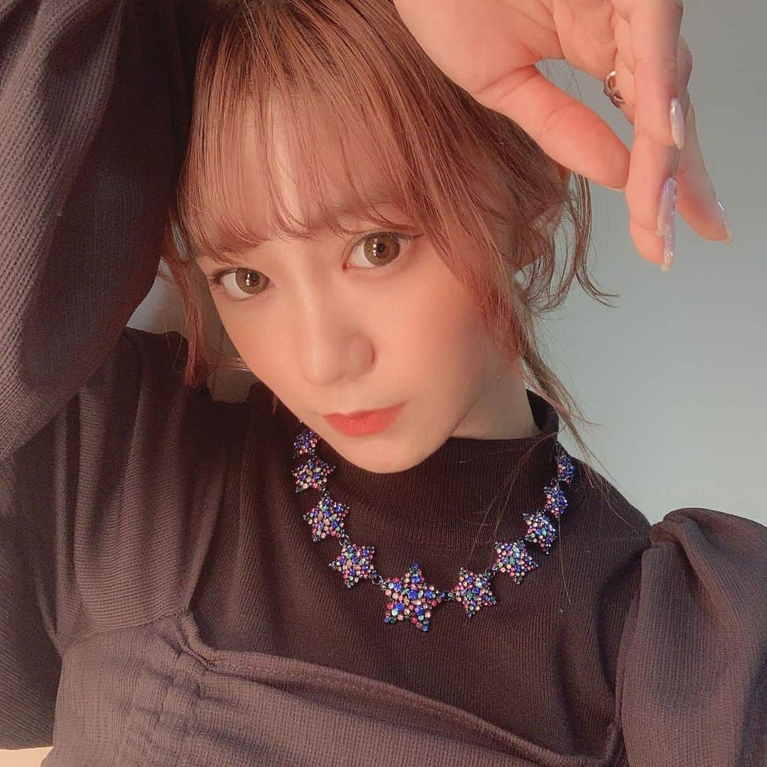 星名美怜さんのインスタグラム写真 - (星名美怜Instagram)「♥♥♥﻿ .﻿ #ニコS ニコ生配信﻿ 沢山の方が見てくださって嬉しかったよ！﻿ ありがとうございました♥♥﻿ ﻿ 今日のアクセサリー紹介♥♥﻿ ﻿ シンプルなブラックの服とかに合わせると﻿ アクセントになってかわいい﻿ キラキラのネックレス🥳﻿ .﻿ #mireinsta﻿ #星名美怜﻿ ﻿ #アクセサリー紹介 #アクセサリー #キラキラアクセサリー #katespade #katespadenewyork #katespadenecklace」7月6日 22時32分 - hoshina_mirei_official