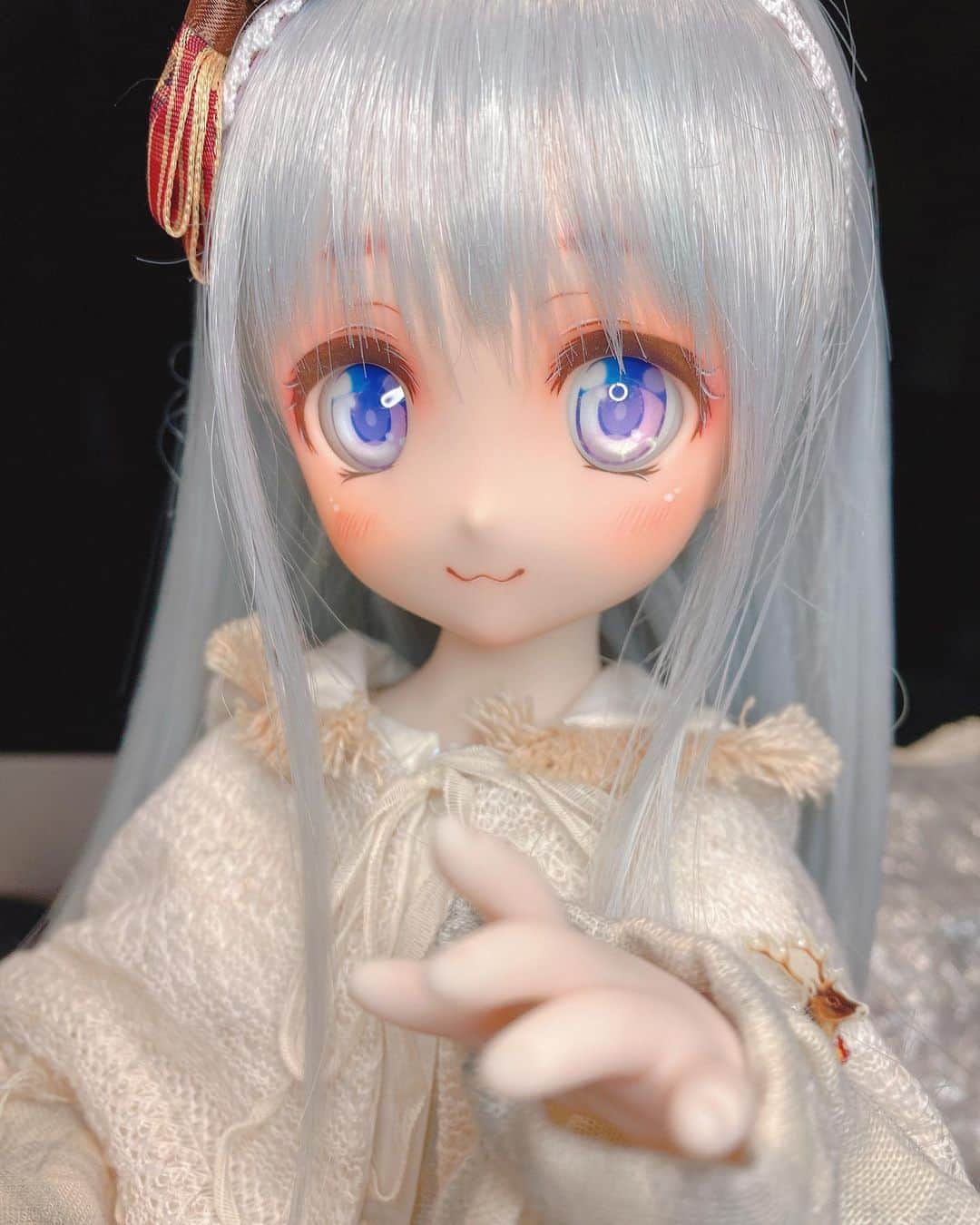 小桃のインスタグラム：「小桃的第一次娃妝練習！💦 超級難啊啊啊啊！！😫💦 很多失誤的地方... 初めてのドールメイク！💦 とても難しいです😫💦 けっこう間違えた...  真的真的真的！很敬佩妝師神人們啊啊啊啊！！！😭🙏🏻✨ 想要練習更多啊QQ！！  #Volks #DD #dollfiedream #ボークス #ドルフィードリーム #dollmakeup #ドールメイク」