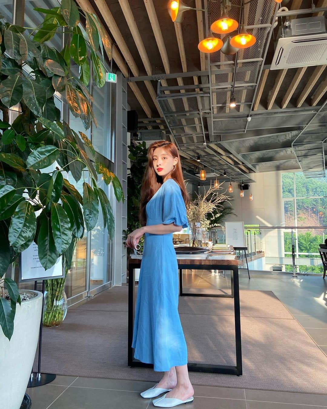 へウォン のインスタグラム：「콧바람🌬💙」