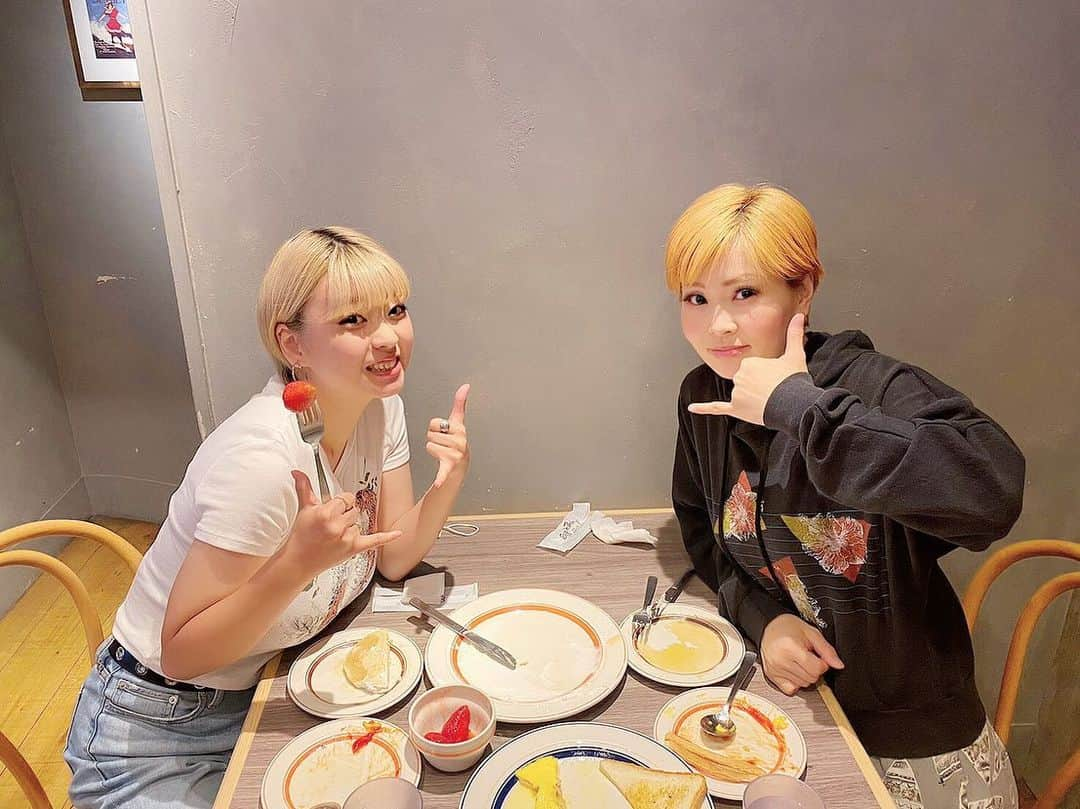 ななえ（キラキラ関係）さんのインスタグラム写真 - (ななえ（キラキラ関係）Instagram)「ビバリーガール かすみとランチ🍽﻿ めっちゃ楽しかった〜❤️❤️❤️﻿ かすみはSEX AND THE CITYのサマンサの若い頃みたい。。﻿ 素敵、羨ましい。。 また遊びましょう🍷﻿ ﻿  #シラフでも酔える女達﻿ #死ぬまで現役﻿ #燃え尽きるまで」7月6日 22時39分 - nanchan0601