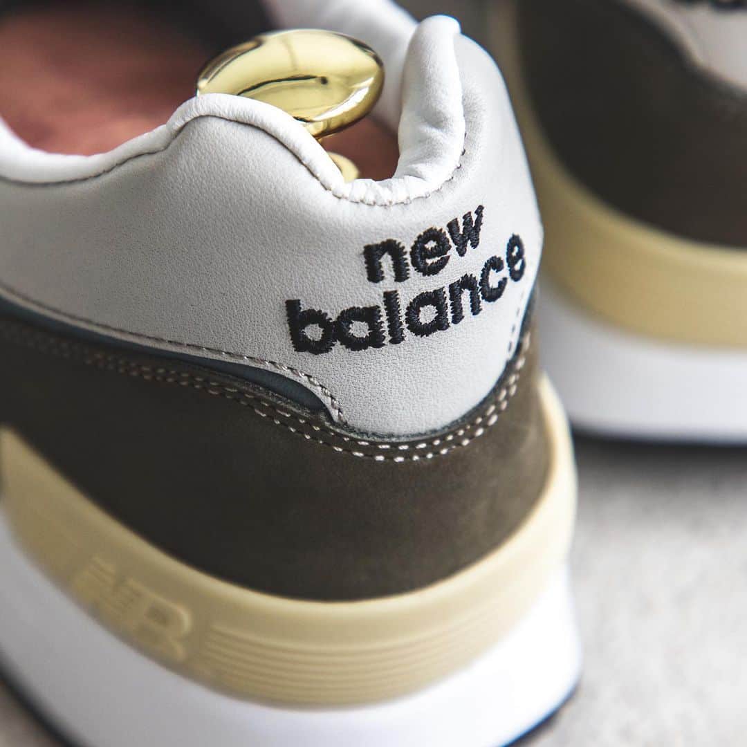 HYPEBEASTさんのインスタグラム写真 - (HYPEBEASTInstagram)「@hypebeastkicks: Take a closer look at @newbalance‘s upcoming Made-in-Japan 1300. Marking the opening of the T-HOUSE concept store in Tokyo, as well as celebrating 35 years since the highly sought-after sneaker was first introduced in 1985, the shoes have been stitched together by artisan shoemakers and feature a premium Japanese steerhide leather and durable nylon construction in a classic grey and blue color palette. Look for it to launch via a raffle at @hbx on July 13 for a price of $630 USD.⁠⠀ Photo: Heison Ho/HYPEBEAST」7月6日 22時52分 - hypebeast