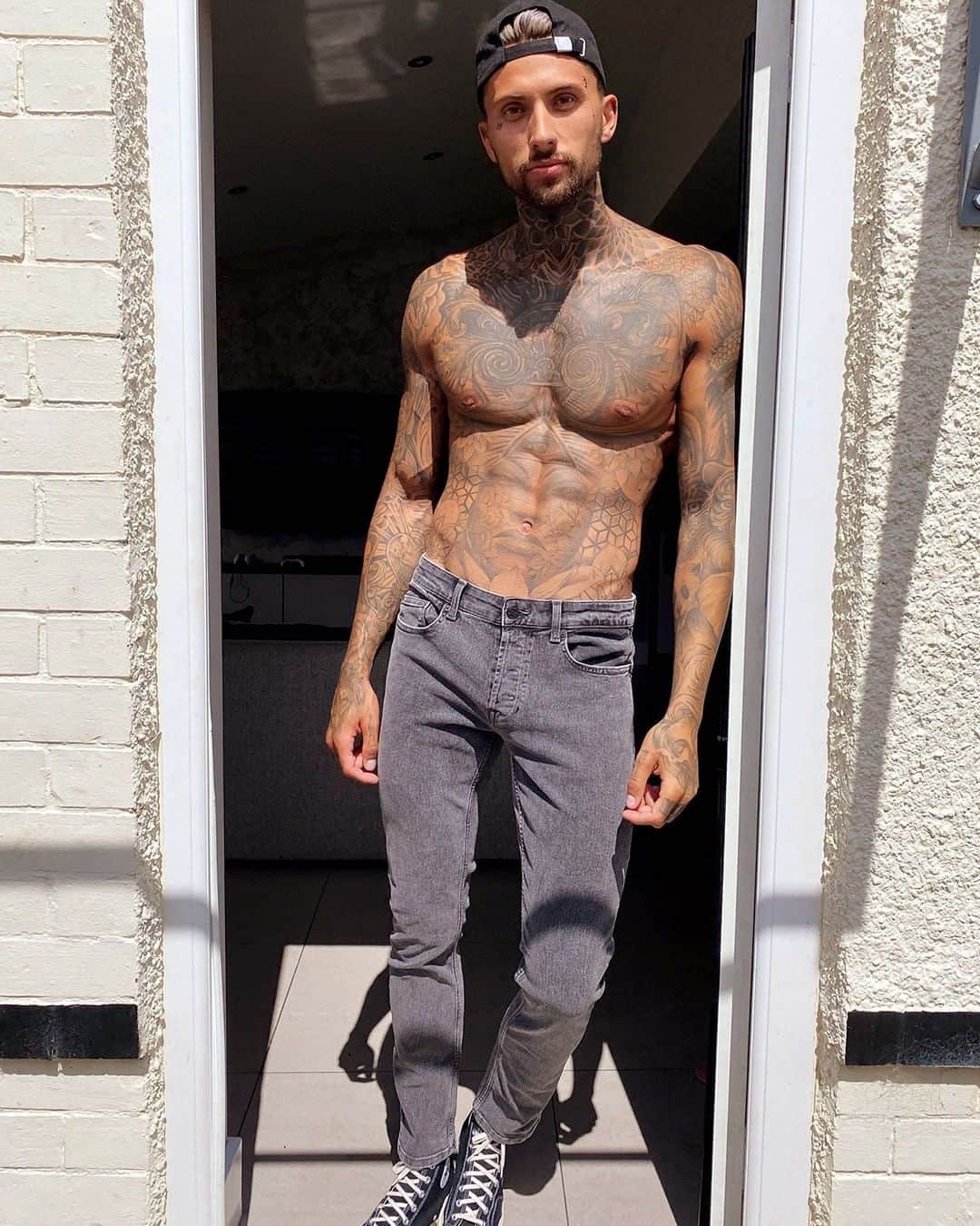 ASOSさんのインスタグラム写真 - (ASOSInstagram)「The perfect jeans don't exi... 📸 @bradskelly (he/him) 🔎 Only & Sons slim fit jeans in washed grey (1691708) 🕺 More MW inspo @asos_man」7月6日 22時57分 - asos
