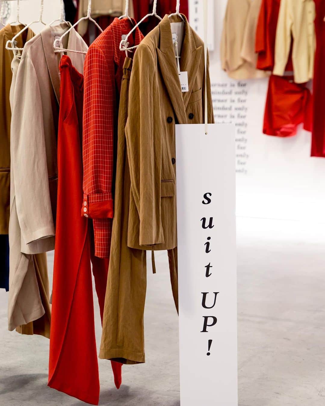 アリジさんのインスタグラム写真 - (アリジInstagram)「Suit UP!  Many new arrivals in the temporary ALYSI Concept store, a new pre-Collection is served!  Discover more about the new #ss21 crème, now on Sales Campaign  #alysi #newcollection #precollection #salescampaign #suitup #newarrivals #alysiconceptstore」7月7日 4時26分 - alysiofficial