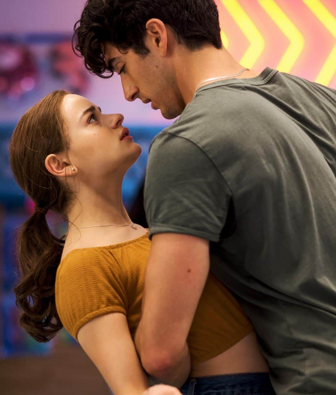 Just Jaredさんのインスタグラム写真 - (Just JaredInstagram)「The trailer for @thekissingboothnetflix sequel, “The Kissing Booth 2,” just debuted! Tap this pic in the LINK IN BIO to watch and see first look pics.  #JoeyKing #TheKissingBooth2 Photos: Netflix」7月6日 23時18分 - justjared