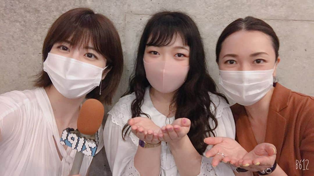 のインスタグラム：「. あす朝ZIP!特集担当します☀️ 着痩せテクについて紹介します！ 以前も協力してくれた三沢ちゃんと、 スタイリストの林さんと一緒に。 7時15分頃からです🌸 衣装 @untitled_official.jp  . そして21:00〜はバラいろダンディ、 22:00〜はニュース女子です。 ぜひぜひご覧ください☺️」