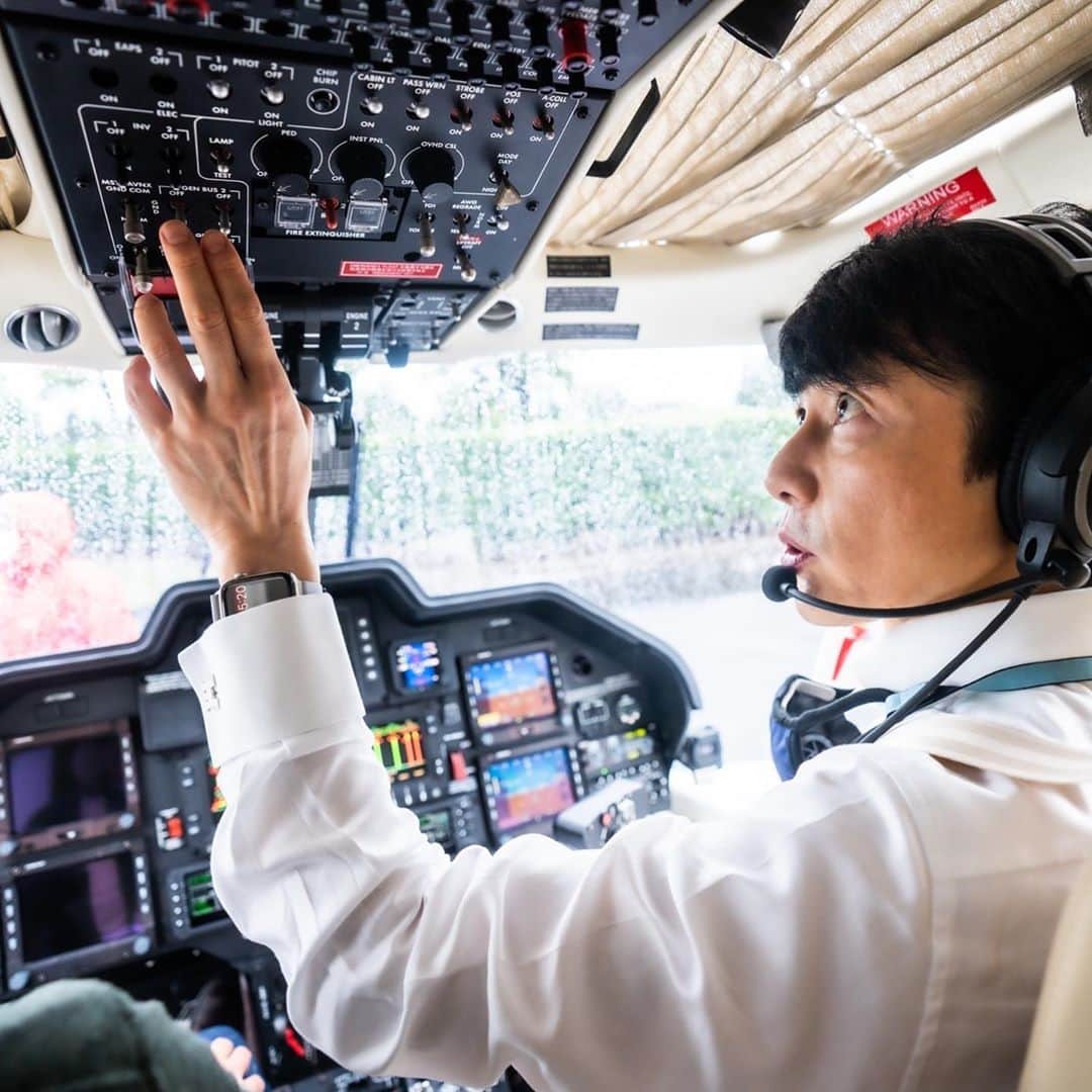 熊谷正寿さんのインスタグラム写真 - (熊谷正寿Instagram)「今日は｢Samantha global presents  GMOインターネットカップ｣の表彰式テレビ撮影の為に、イーグルポイントゴルフクラブへひとっ飛び。  飛んでる時は操縦に集中。仕事の事を考えないので唯一のリラックスタイム（笑）  テレビ東京系列で7月19日16時から放映します。  #pilot #aw109 #helicopter #helicopters #agusta #agustawestland #lpga #golf #イーグルポイントゴルフクラブ #イーグルポイント #eaglepoint」7月6日 23時36分 - masatoshi_kumagai
