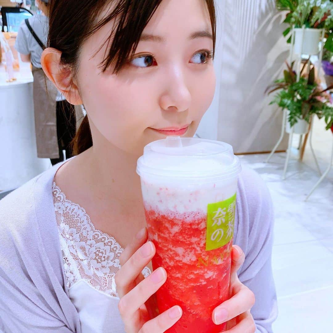 youさんのインスタグラム写真 - (youInstagram)「招待していただきました🙆‍♀️  いちごチーズティー🍓🧀 チーズフォームがふわっと軽くて、スフレ感❗️ 自然ないちごとジャスミンの香りがとても合う。美味しい。うまいの一言。  魔法棒チョコレート しっとりふわふわのパンにチョコクリームとオレオで重いのかなあと思ったけど、全然しつこさがなくて甘いのにくどくない。ぱくぱく食べれて気付けば無くなってた😭  抹茶クリームパン 抹茶クリームが入ってるのですが、めっちゃ抹茶。外にまぶされた抹茶がちゃんと苦味ある期待してた抹茶でした。抹茶好きにはたまらない抹茶感。めっちゃ抹茶。 何度も言う、めっちゃ抹茶。  #奈雪の茶 #道頓堀 #cafe #大阪グルメ #大阪カフェ #大阪スイーツ #大阪タピオカ #フルーツティー #フルーツ　#パン#osaka #kyoto #有償モデル  #撮影会モデル #撮影依頼受付中 #ポートレートモデル　#フリーモデル関西 #フリーモデル #サロンモデル　#大阪 #京都　#サロンモデル　#portrait」7月6日 23時52分 - xiaomao_you