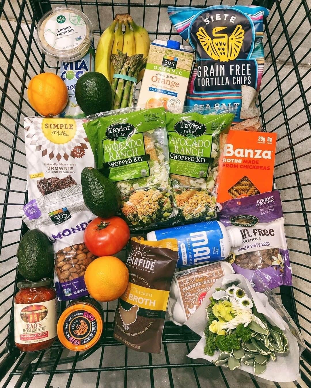 Vita Coco Coconut Waterのインスタグラム：「Sometimes we're a little shy.. our new pack is cute, but we wouldn't want to upstage anyone in your grocery cart.  Can you spot us?」