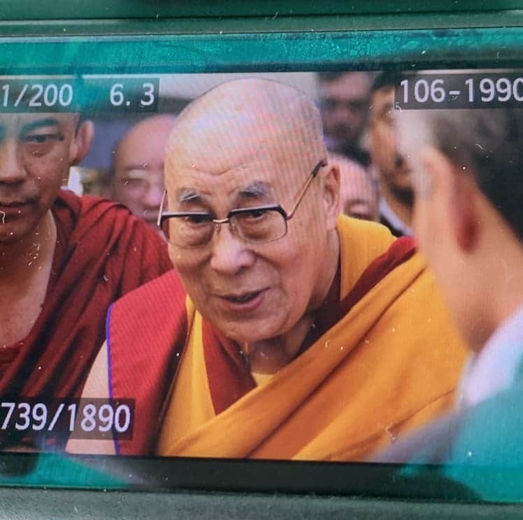 Leslie Camila-Roseさんのインスタグラム写真 - (Leslie Camila-RoseInstagram)「Happy birthday to His Holiness The Dalai Lama. 85 years of pure Love, compassion and activisme...Constantly learning and teaching. What a beautiful life on the earth.  5 years ago, I had the chance to celebrate his 80th birthday while he was visiting California... I will never stop seeing him as one of my biggest inspirations.  Thank you for the wisdom.  Photos taken by me 💁🏻‍♀️ during his teachings in Daramshala, India last year. One of the key moments of my short life.   #buddhismteachings #dalailama #dharamshala #india #buddhisttemple #mcleodganj」7月7日 0時18分 - leslie_coutterand