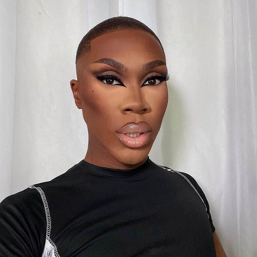 Anastasia Beverly Hillsさんのインスタグラム写真 - (Anastasia Beverly HillsInstagram)「ULTRA Glam, thank you very much. @makeup.messiah ❤️ Beautifully sculpted brows using DIPBROW® Pomade - Ebony」7月7日 0時16分 - anastasiabeverlyhills