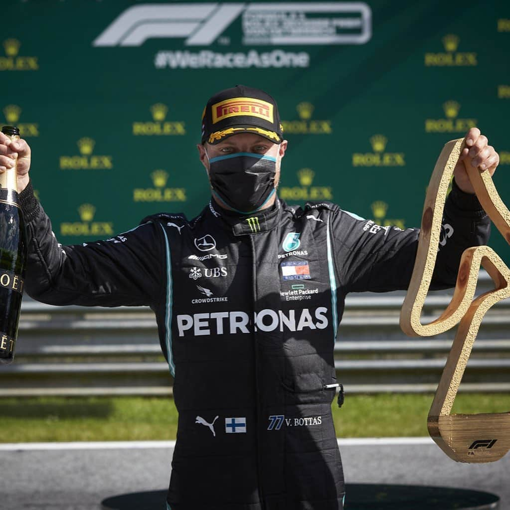 ポリスさんのインスタグラム写真 - (ポリスInstagram)「Back to F1, but @mercedesamgf1 won’t stop ruling. Congratulations to @valtteribottas for winning! #LivingTheMoment #MercedesAMGF1 #F1 #AustrianGP」7月7日 0時36分 - policelifestyle