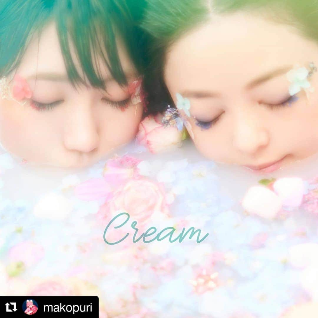 川村由紀さんのインスタグラム写真 - (川村由紀Instagram)「作詞&プロデュースしました！心の濃厚接触ソングを #ヴェイパーウェイブ で仕上げ〜(´﹃｀)  #Repost @makopuri (@get_repost) ・・・ ✨新曲リリース✨ 摩訶不思議系デュオ「まこみなみん」（マコ・プリンシパル＋minami taga） 3rdシングル「Cream」 本日７月７日七夕に配信リリースしました✨  心の濃厚接触ソング🍦ぜひ聴いてください👭💕💕  #Spotify #AppleMusic #iTunes  こちらから▷ ultravybe.lnk.to/cream  作詞：カワムラユキ 作曲： Ichi Takiguchi 撮影：moeko sawada Hair & Make-up ：JJ  「物質的ディスタンス」が叫ばれるコロナ禍、 「精神的な繋がり」をテーマに、ふたつの異質なものが溶けて混ざりあう、心の濃厚接触ソング🍦  です！！！！ #OIRANMUSIC #まこみなみん」7月7日 0時29分 - yukikawamura821