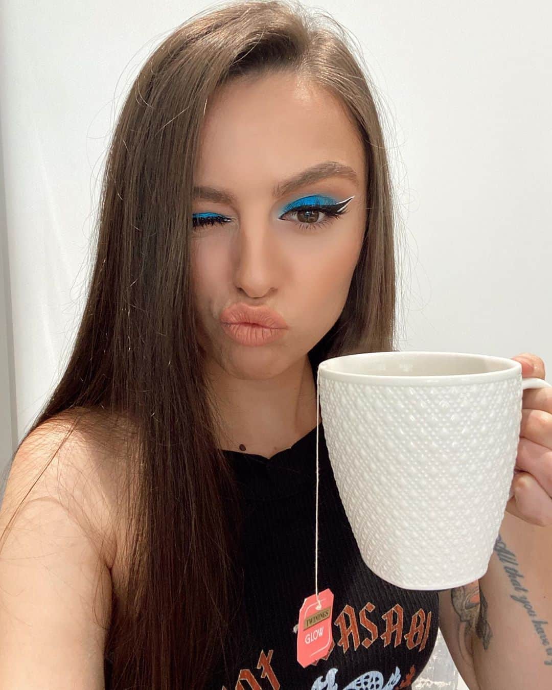 シェール・ロイドのインスタグラム：「Spit me out like 𝔥𝔬𝔱 𝔴𝔞𝔰𝔞𝔟𝔦🔥 thanks @jadethirlwall and congrats on the amazing new @skinnydiplondon collection, I love it xx」