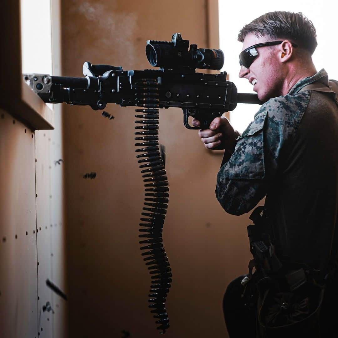 アメリカ海兵隊さんのインスタグラム写真 - (アメリカ海兵隊Instagram)「Dropping Some Brass  A Marine with 1st Battalion, @7th_marines_ripper, 1st Marine Division, provides suppressive fire during Marine Air Ground Task Force Warfighting Exercise (MWX) 5-20 at @thecombatcenter.  MWX is the culminating event of the Service Level Training Exercise, challenging the MAGTF to fight against a free-thinking adversary with similar capabilities in a force on force environment. (U.S. Marine Corps photo by Lance Cpl. Colton Brownlee)  #USMC #Marines #Military #BigGuns」7月7日 1時00分 - marines