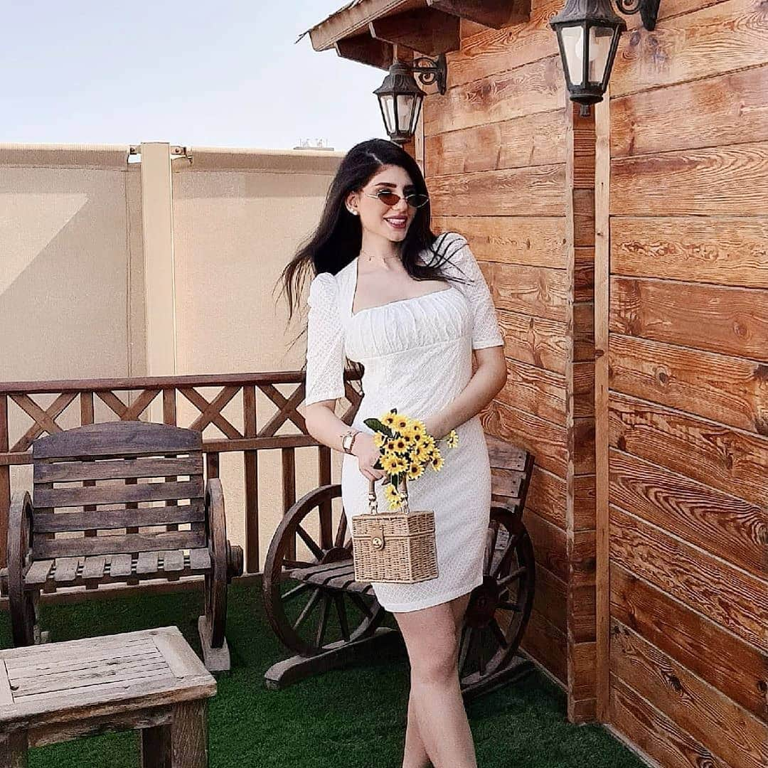 SHEINさんのインスタグラム写真 - (SHEINInstagram)「Looks that are photo-op worthy🌿@leenmarjan Shop Item #: 1082396 #SHEIN #SHEINgals #SHEINstyle #SHEINss2020 #SHEINsummerfun #dress」7月7日 1時00分 - sheinofficial