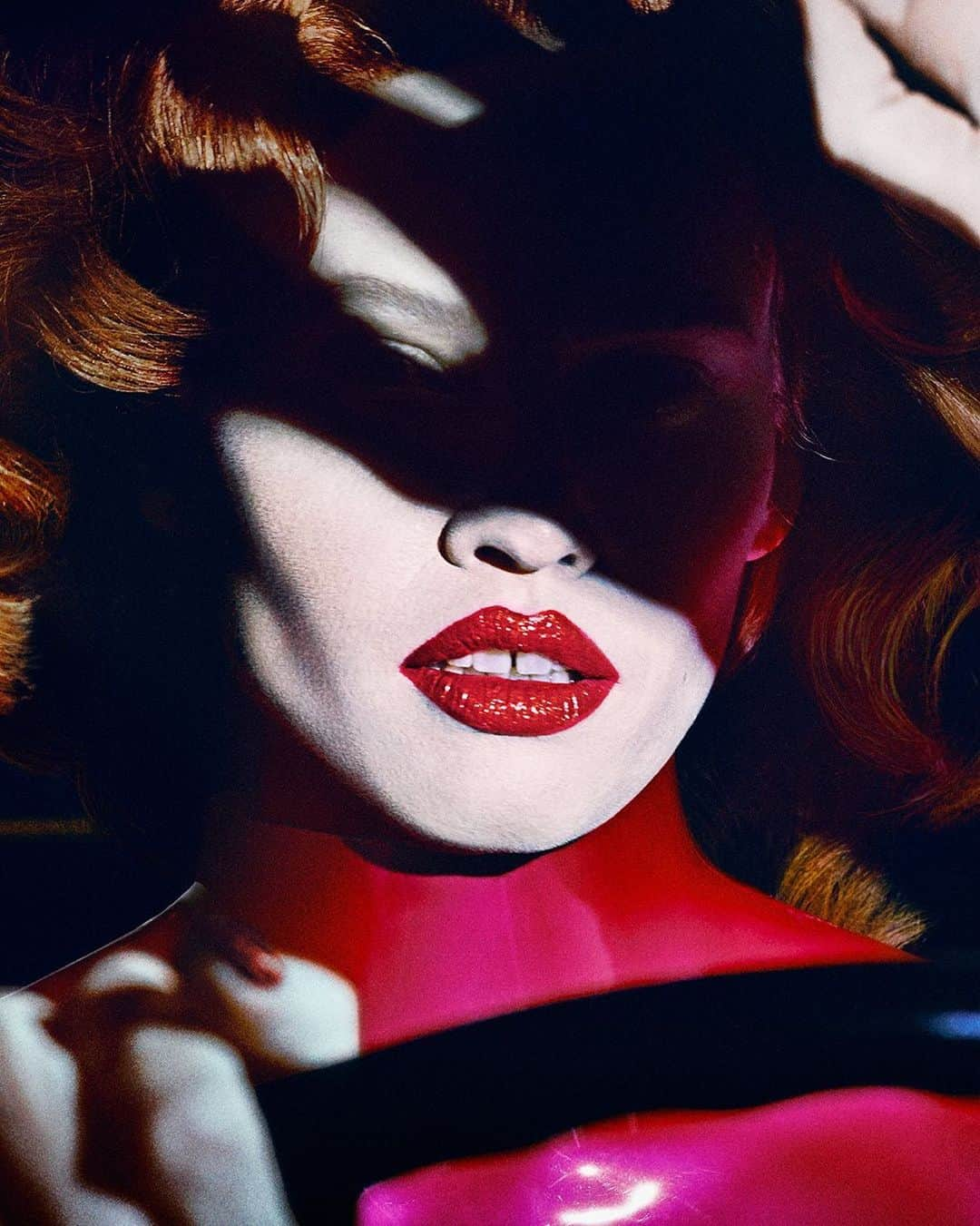 ララ・ストーンのインスタグラム：「#TFMOSTWANTED Wild Ginger @tomford @stevenkleinstudio @carineroitfeld」