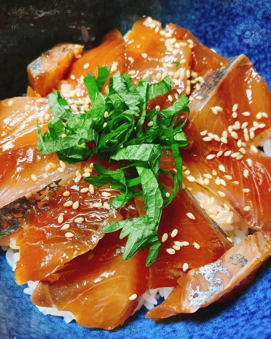 本間昭光のインスタグラム：「刺身の残りを漬けにして シマアジの漬け丼」